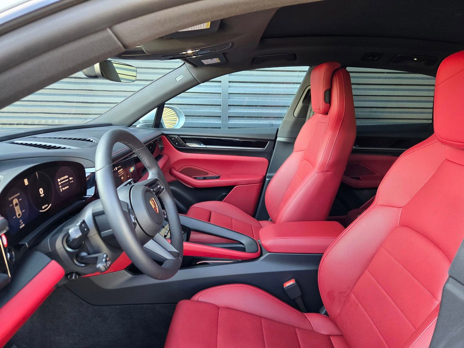 Certified 2025 Porsche Macan 4 Electric AWD/4WD image 26