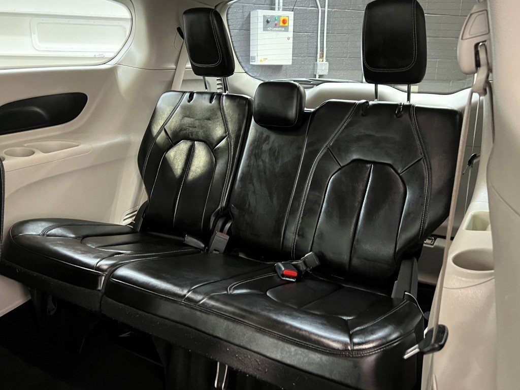 Used 2023 Chrysler Pacifica Touring-L image 24