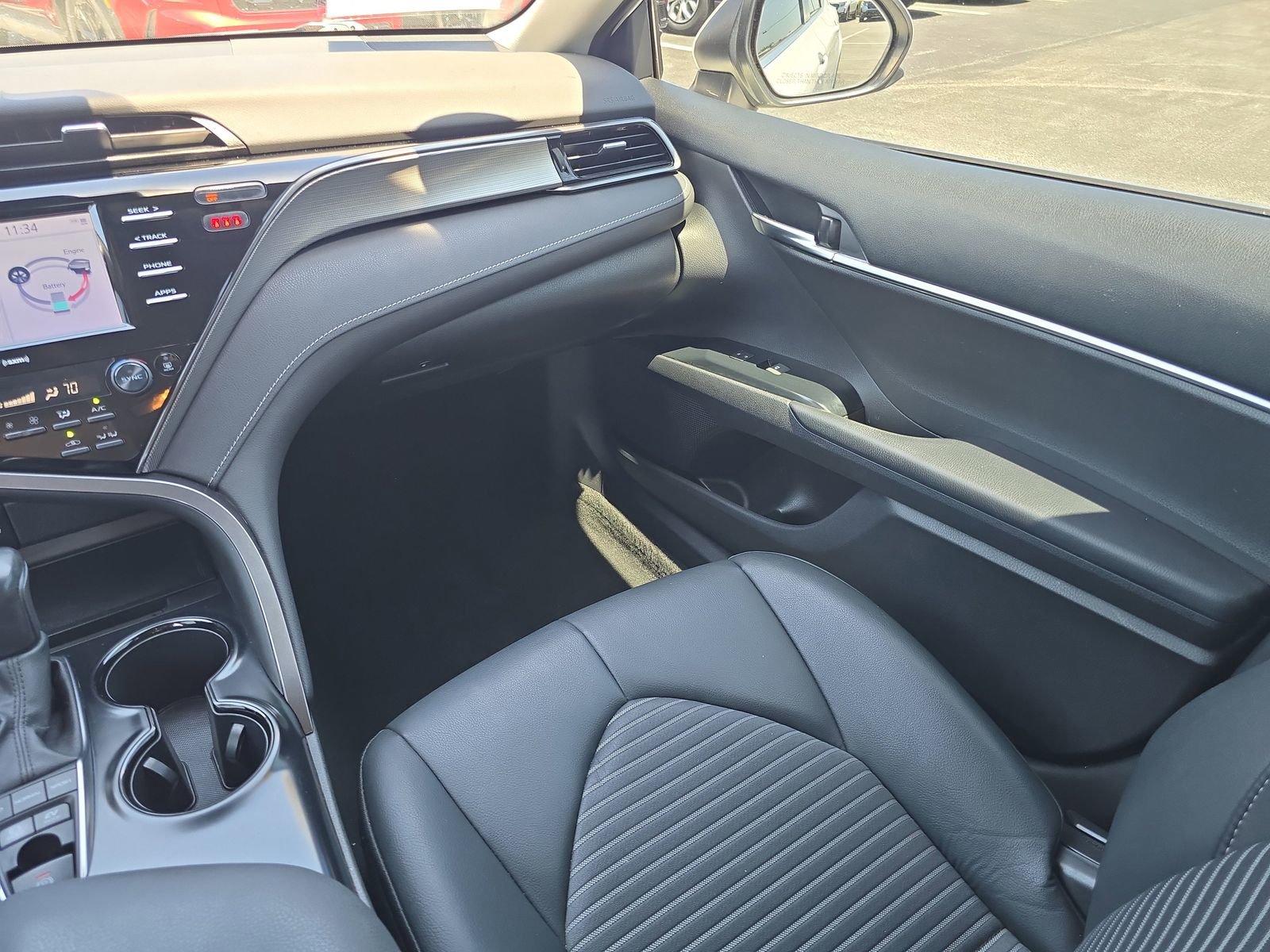 Used 2020 Toyota Camry SE FWD image 14