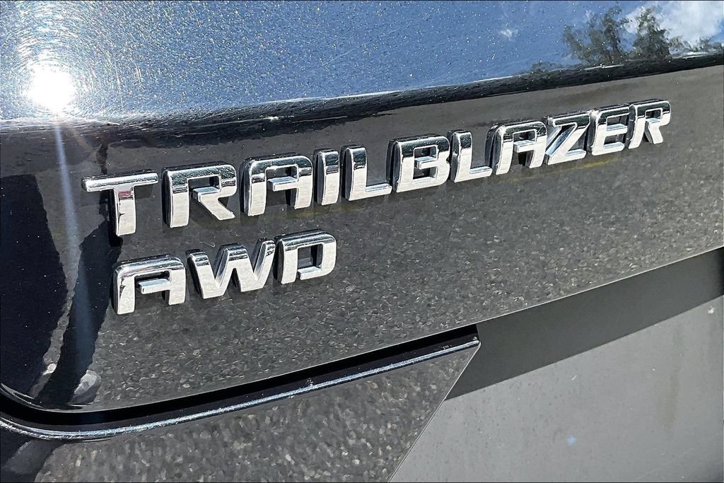 Used 2025 Chevrolet TrailBlazer LT AWD/4WD image 24