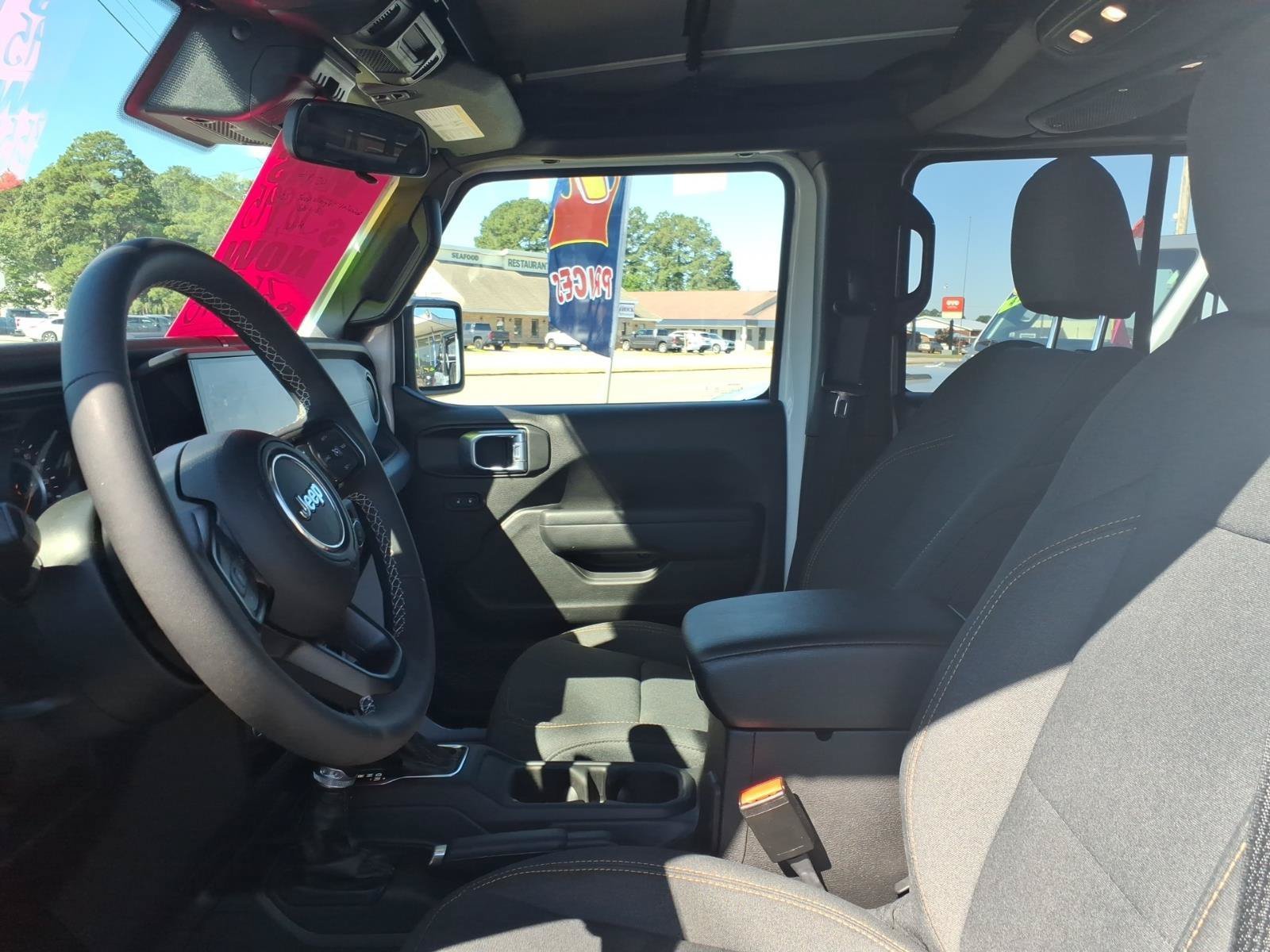 Used 2025 Jeep Wrangler Unlimited Sport AWD/4WD image 7
