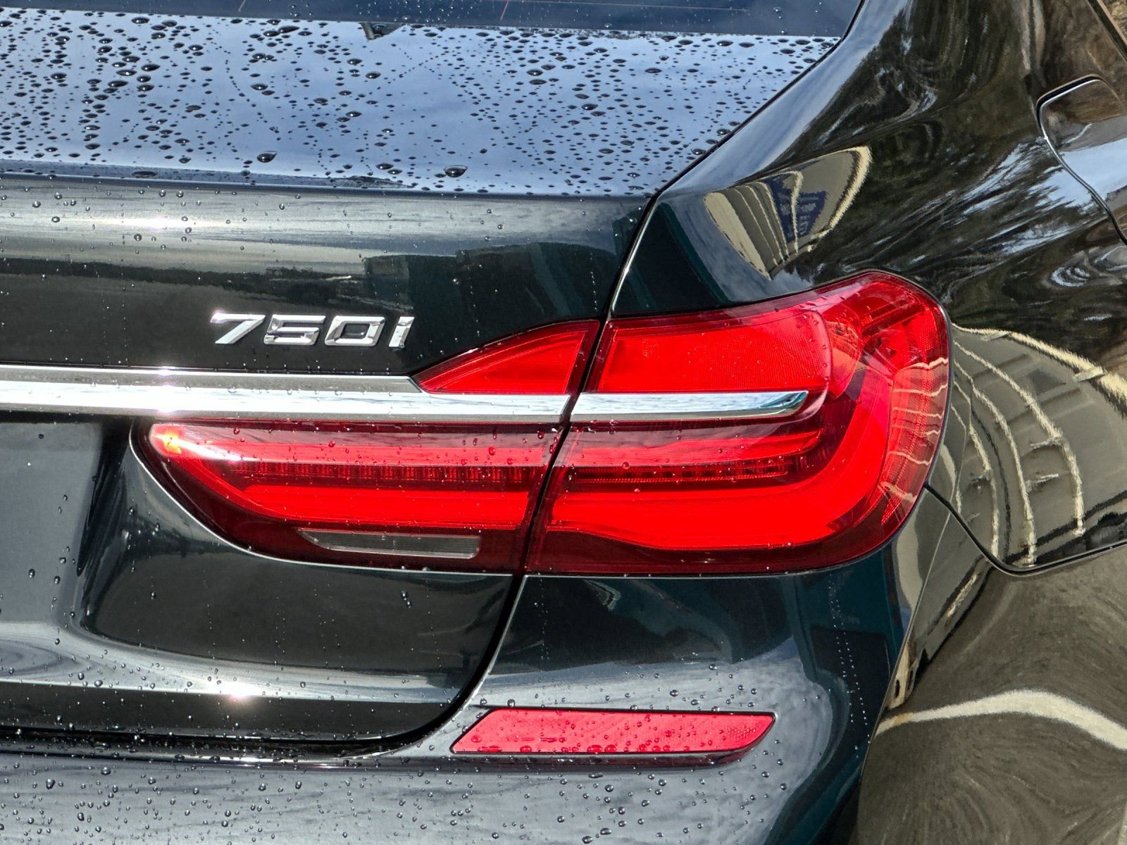 Used 2019 BMW 750i w/ M Sport Package image 36