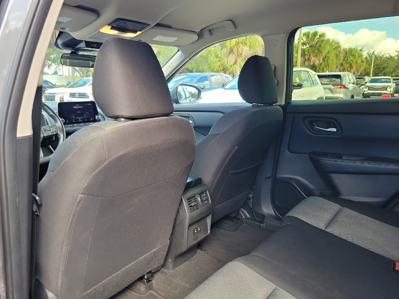 Used 2025 Nissan Rogue SV FWD image 8