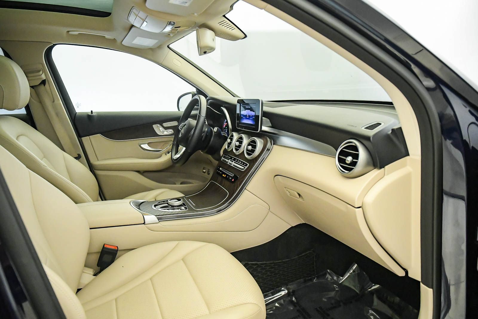 Used 2019 Mercedes-Benz GLC 350e 4MATIC image 15