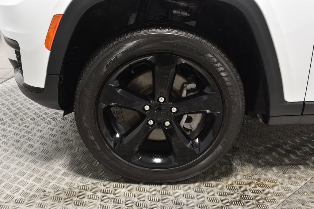 Used 2023 Jeep Grand Cherokee L Laredo image 34