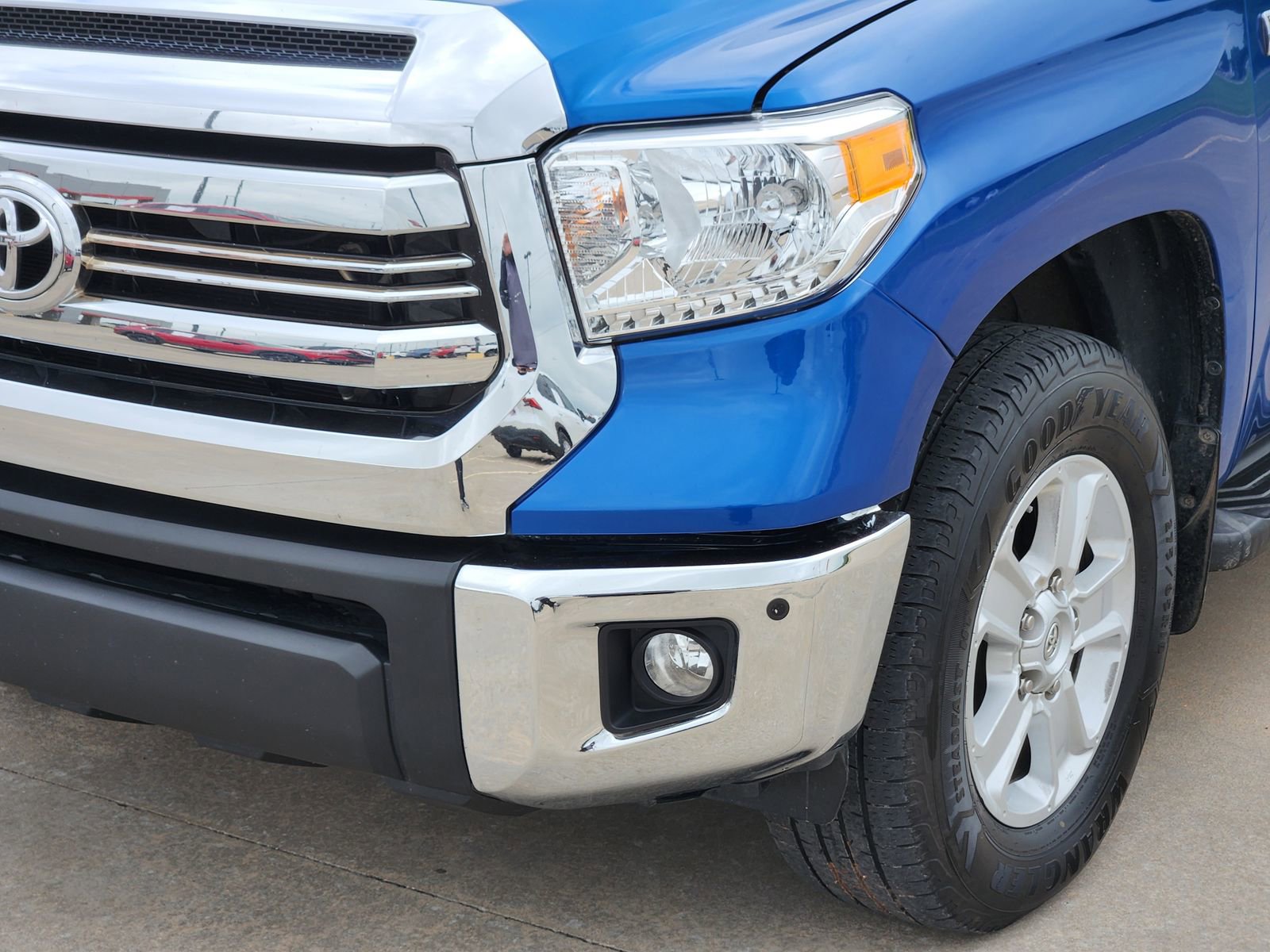 Used 2017 Toyota Tundra SR5 AWD/4WD image 11