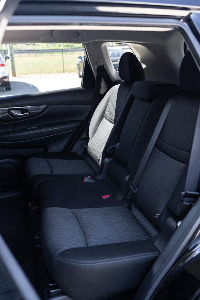 Used 2018 Nissan Rogue SV image 14