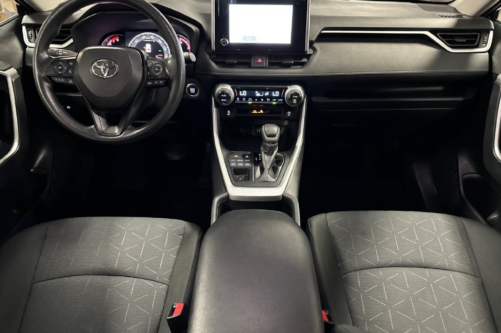 Used 2025 Toyota RAV4 XLE AWD/4WD image 5