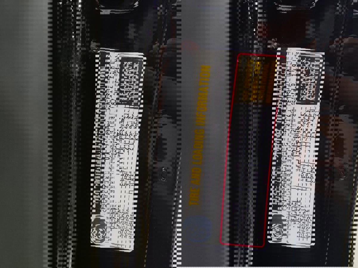 Used 2004 Chevrolet SSR w/ Preferred Equipment Group image 22