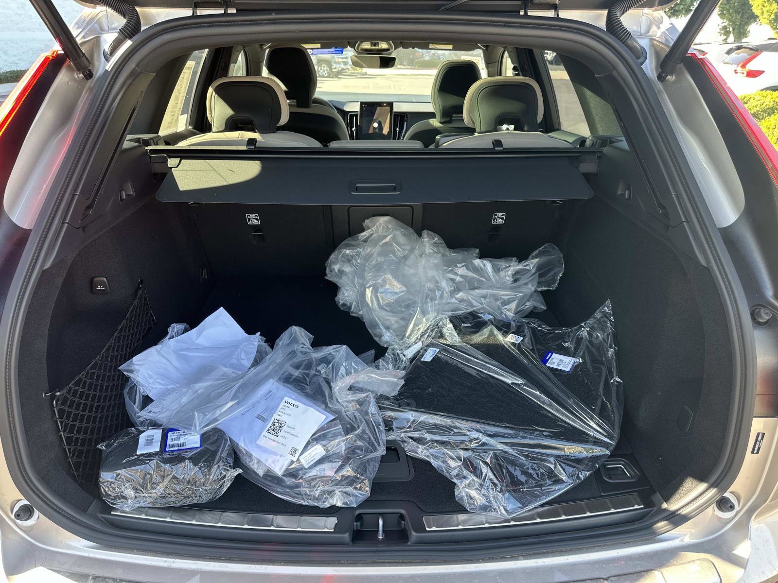 New 2026 Volvo XC60 T8 Plus w/ Protection Package Premier AWD/4WD image 18