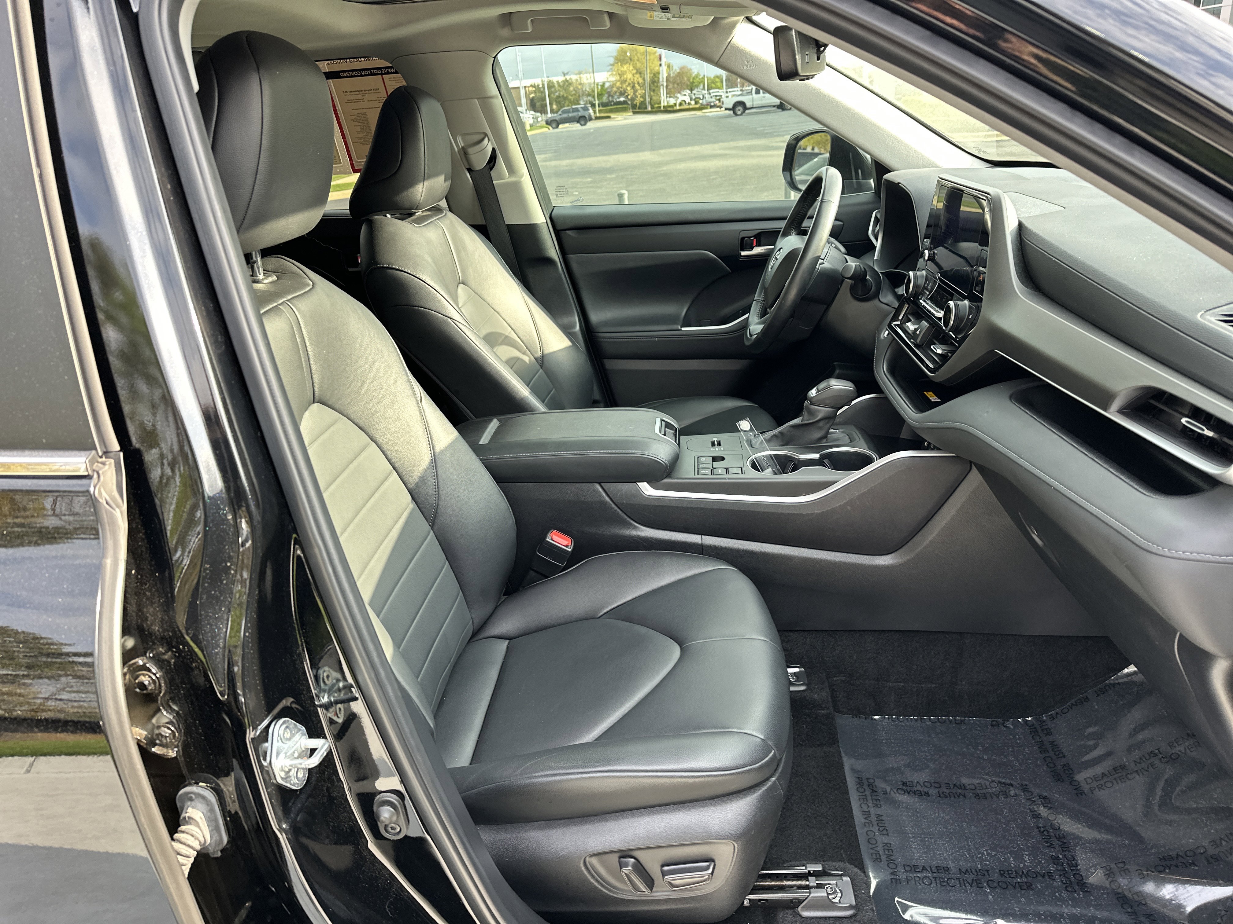 Used 2024 Toyota Highlander XLE image 34