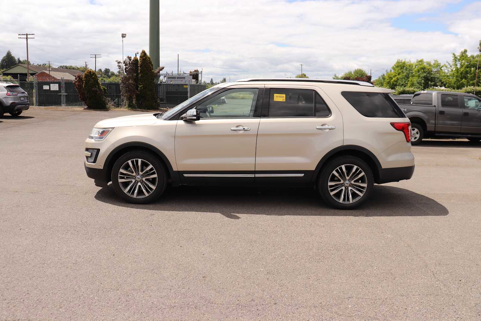 Used 2017 Ford Explorer Platinum AWD/4WD image 8