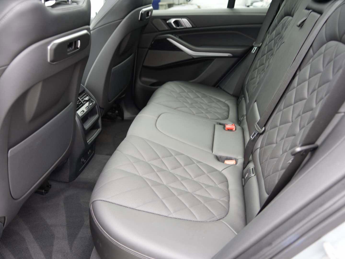 Certified 2024 BMW X5 xDrive40i w/ M Sport Package AWD/4WD image 11