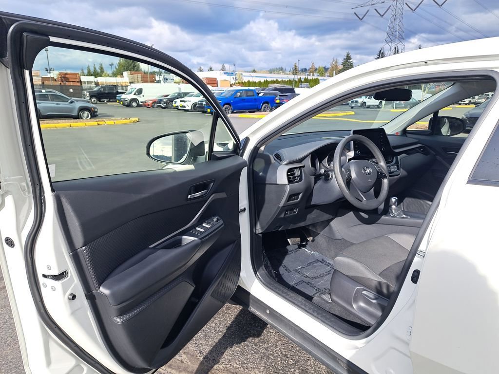 Used 2020 Toyota C-HR LE image 10