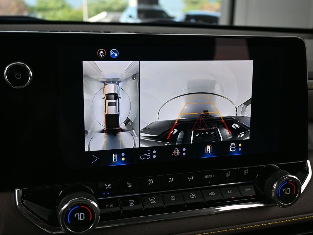 Used 2025 Chevrolet Colorado ZR2 w/ Technology Package AWD/4WD image 19