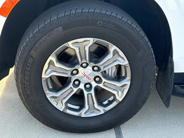 Used 2023 GMC Yukon XL SLE image 5