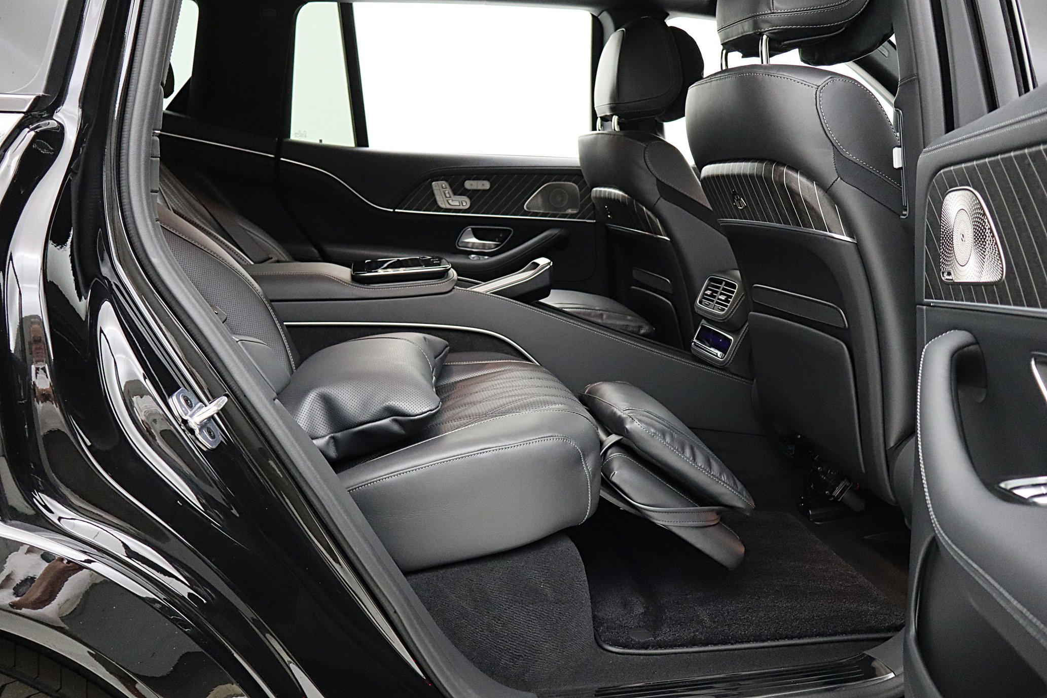 Used 2026 Mercedes-Benz Maybach GLS 600 4MATIC image 44