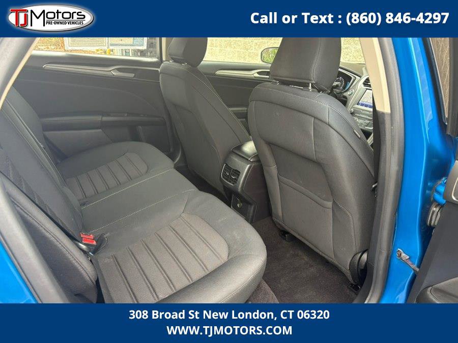 Used 2020 Ford Fusion SE image 12