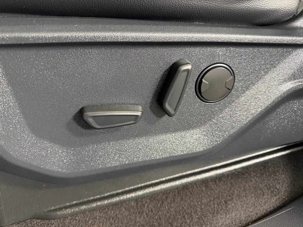 Used 2025 Ford F150 Lariat image 24