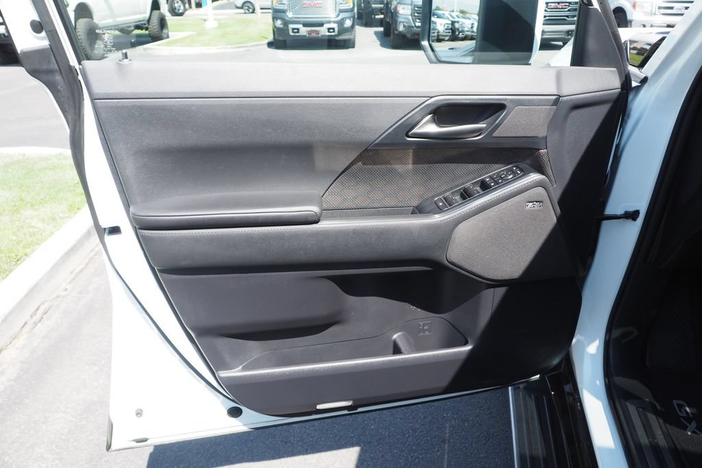 Used 2024 Lexus GX 550 w/ Cold Area Package AWD/4WD image 15