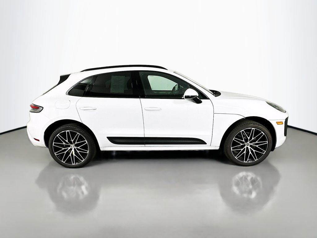 Certified 2025 Porsche Macan AWD/4WD image 8