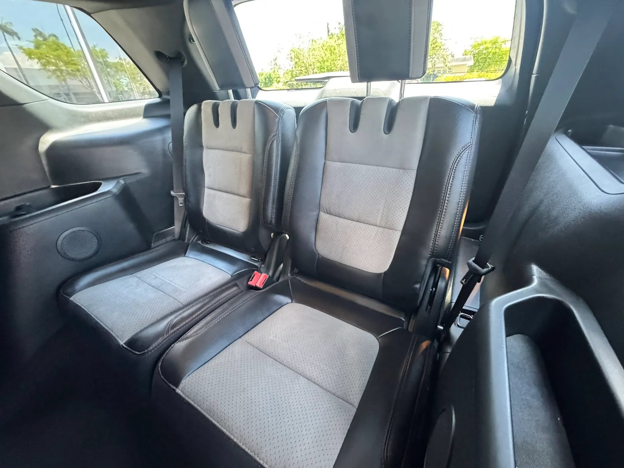Used 2017 Ford Explorer XLT w/ Equipment Group 202A FWD image 16