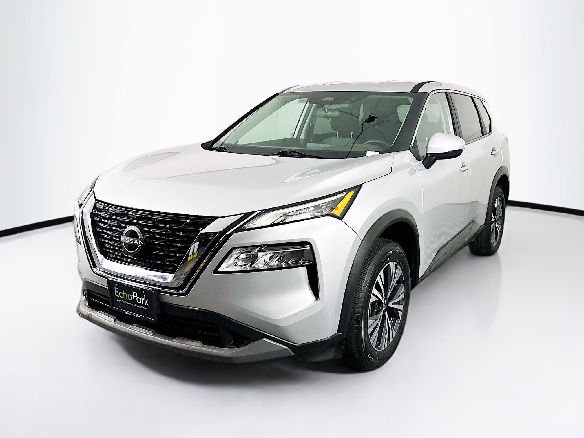 Used 2022 Nissan Rogue SV image 3