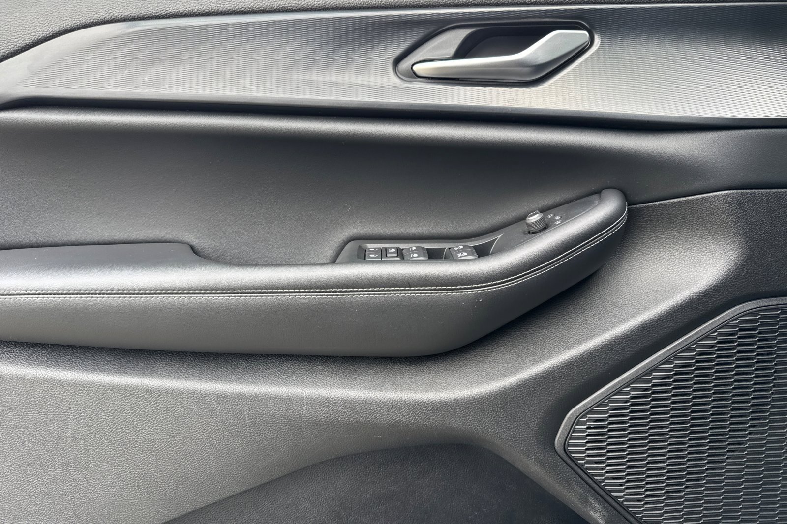 Used 2023 Jeep Grand Cherokee Laredo image 11