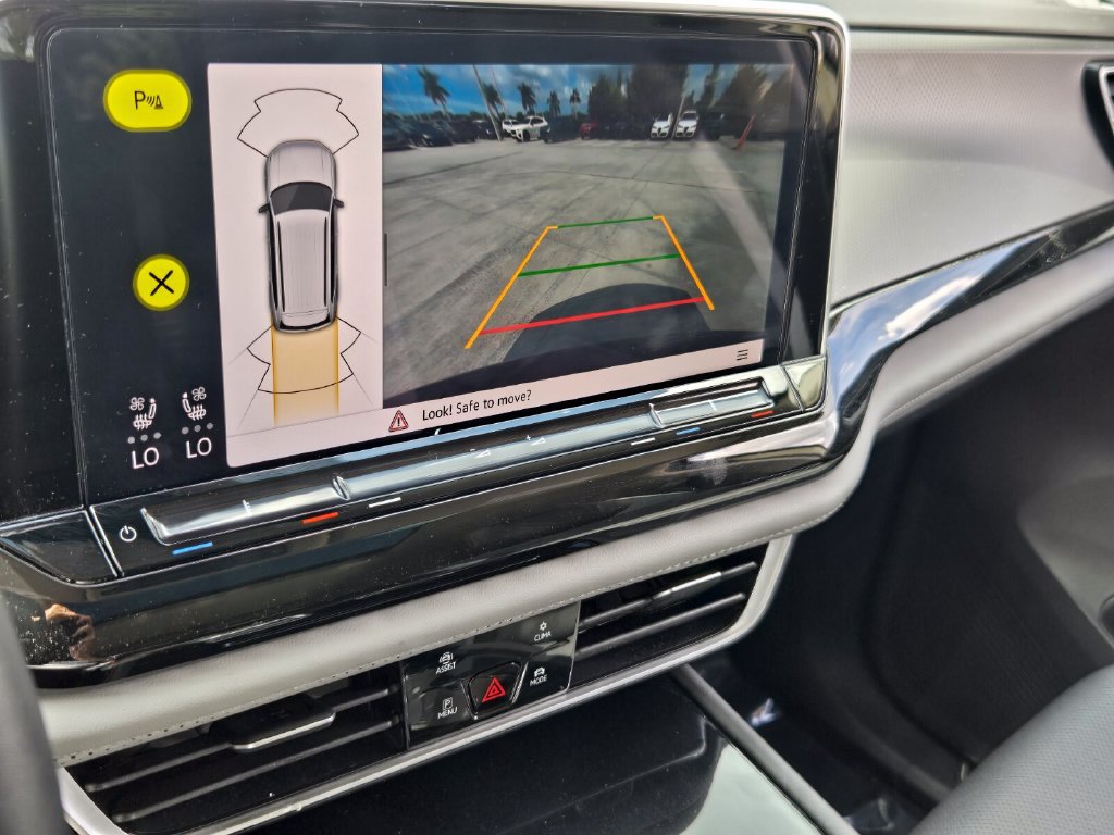 Certified 2025 Volkswagen Atlas Peak Edition SE AWD/4WD image 25
