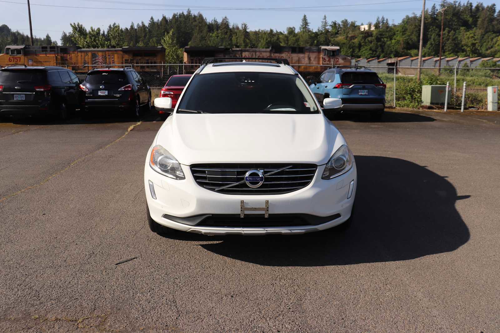 Used 2016 Volvo XC60 T5 Platinum w/ Climate Package AWD/4WD image 2