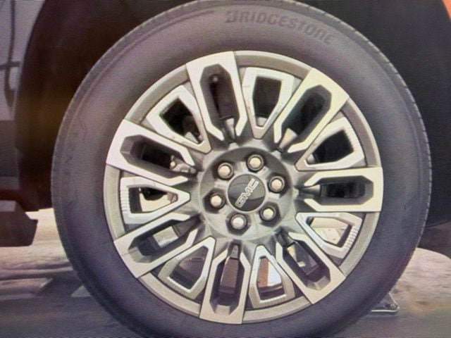 Used 2024 GMC Yukon XL Denali w/ Denali Reserve Package AWD/4WD image 8