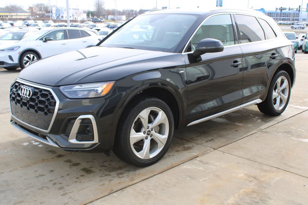 Used 2022 Audi Q5 2.0T Premium Plus w/ Premium Plus Package AWD/4WD image 3