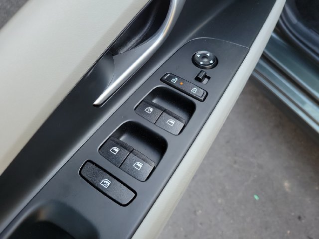 Used 2025 Hyundai Elantra Limited FWD image 16