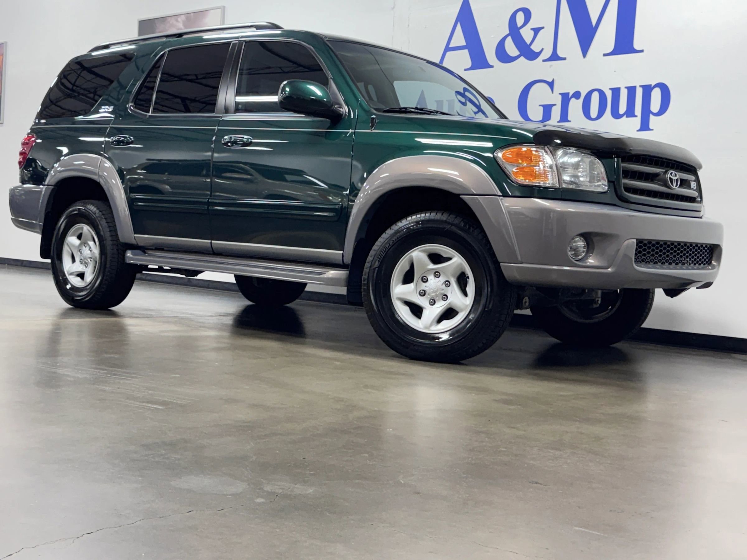 Used 2002 Toyota Sequoia SR5 AWD/4WD image 2