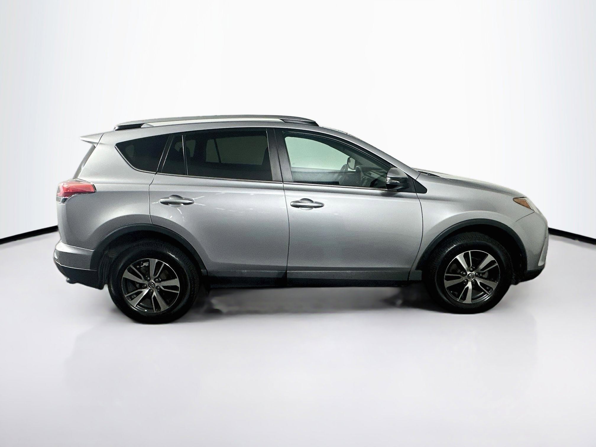 Used 2017 Toyota RAV4 XLE FWD image 10