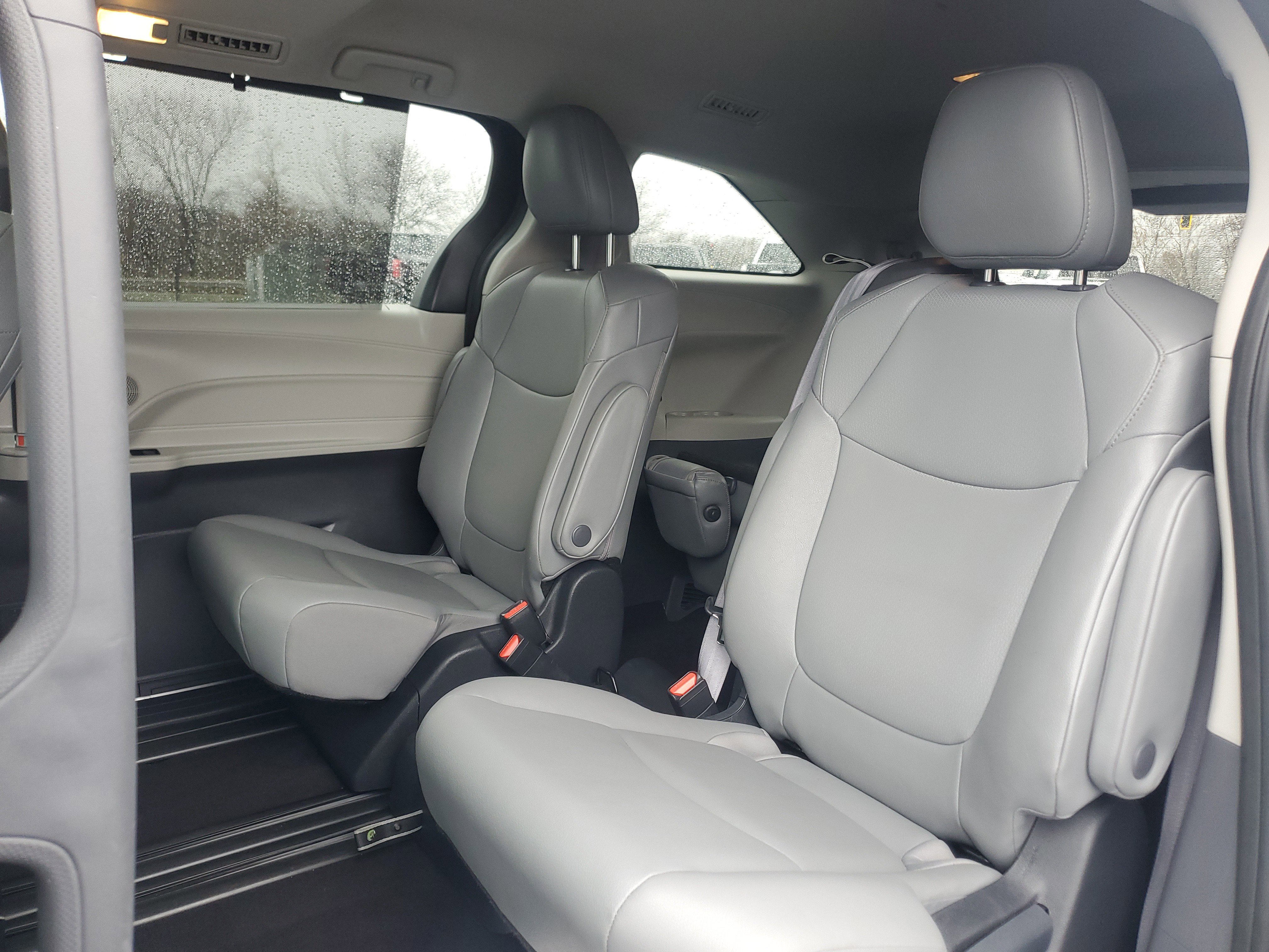 Certified 2024 Toyota Sienna XLE image 11