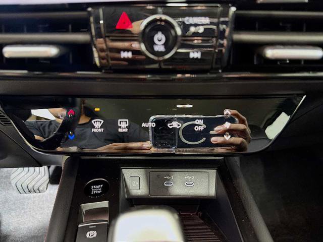 Certified 2025 Nissan Kicks SR AWD/4WD image 13