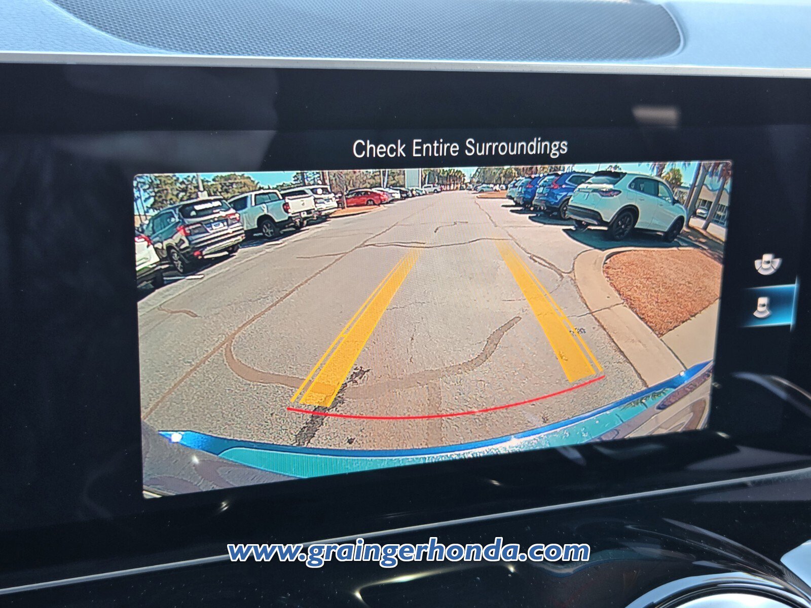 Used 2021 Mercedes-Benz GLB 250 4MATIC w/ Premium Package image 23