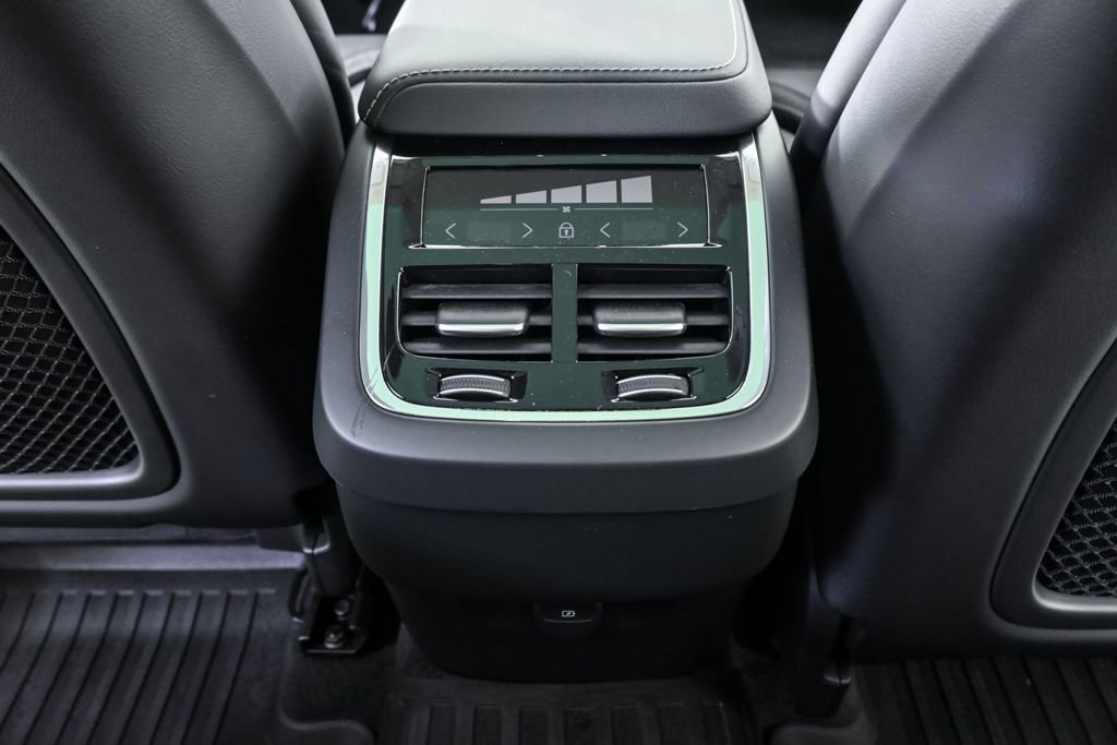 Certified 2023 Volvo XC60 B5 Ultimate w/ Protection Package Premier FWD image 22