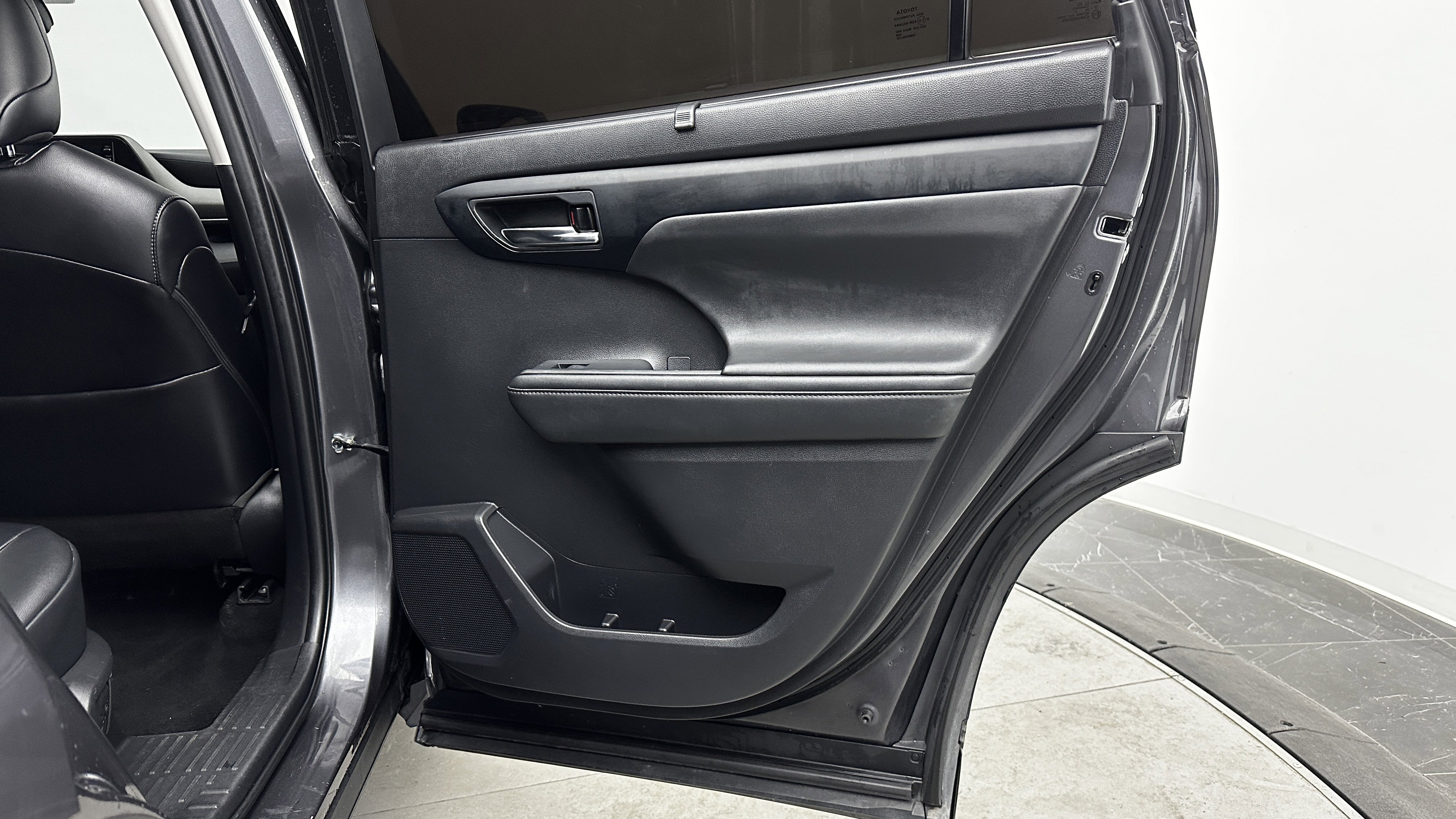 Used 2022 Toyota Highlander XLE image 34