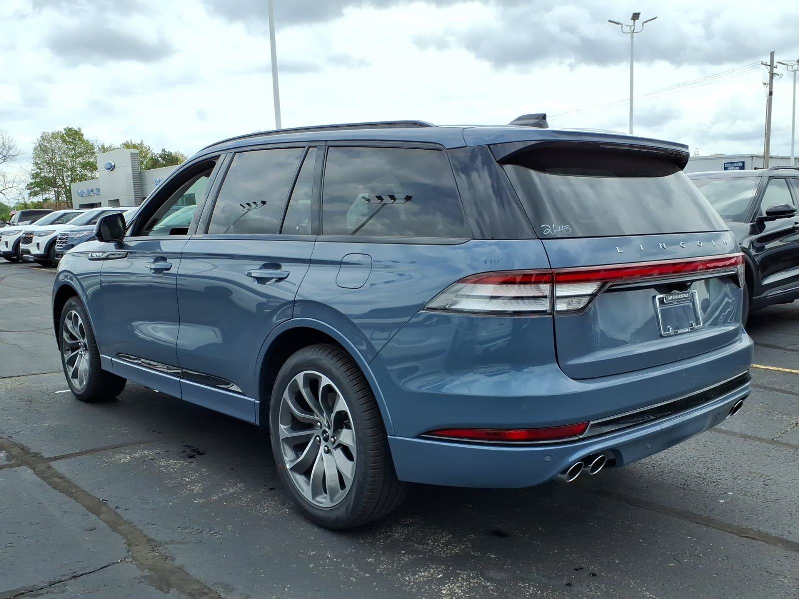 New 2026 Lincoln Aviator AWD w/ Jet Appearance Package image 7