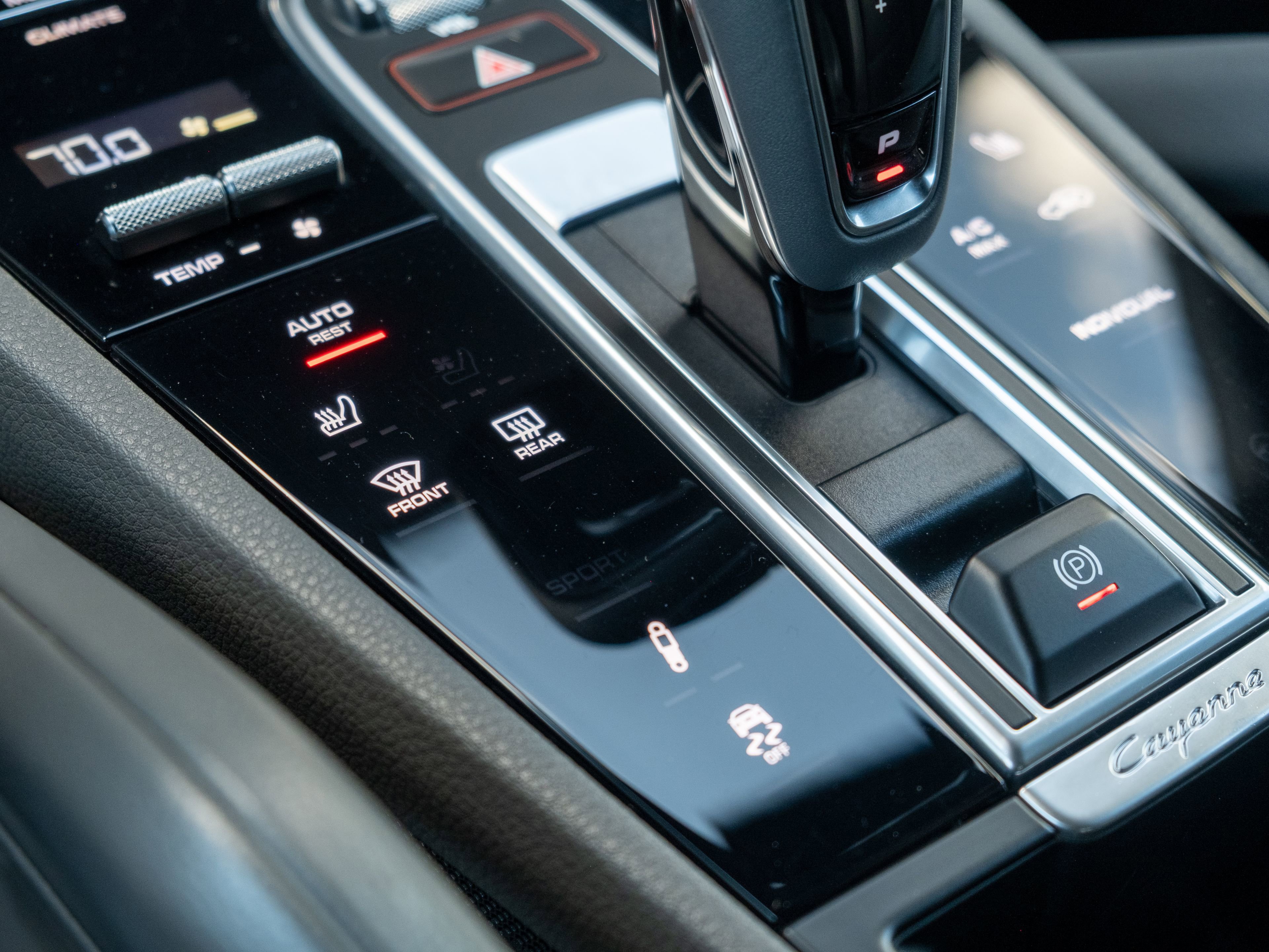 Certified 2022 Porsche Cayenne E-Hybrid AWD/4WD image 22