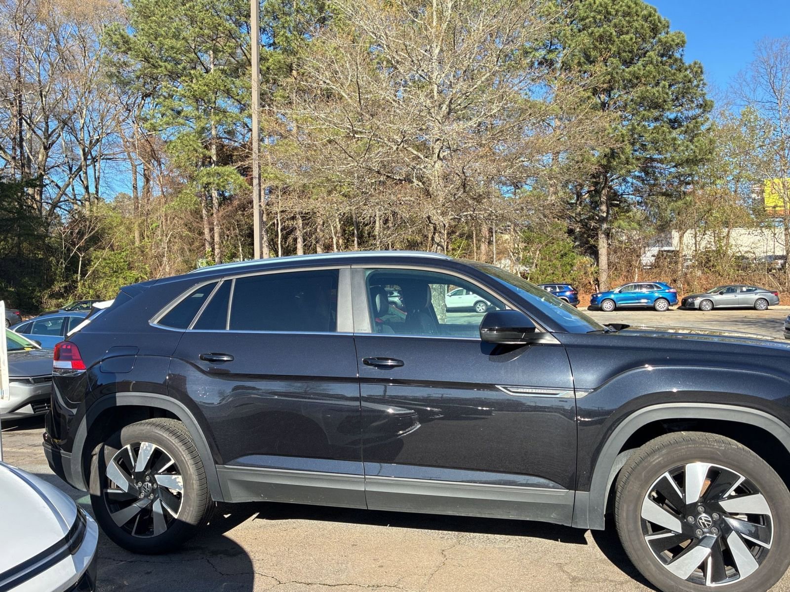 Used 2025 Volkswagen Atlas Cross Sport SE FWD image 8