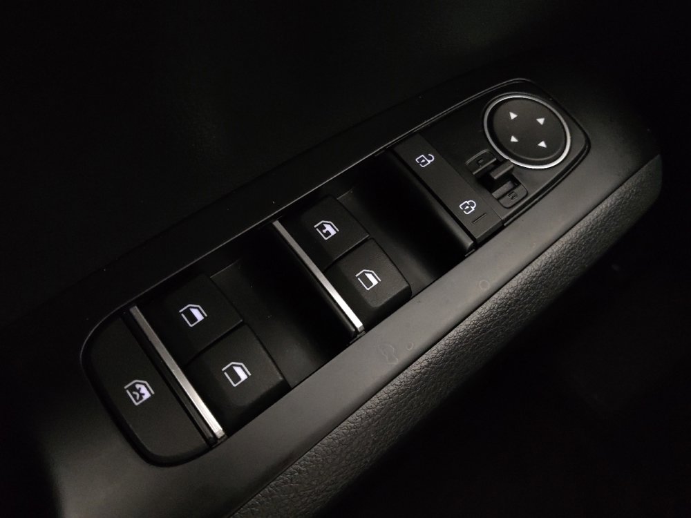 Used 2025 Kia Soul S FWD image 27