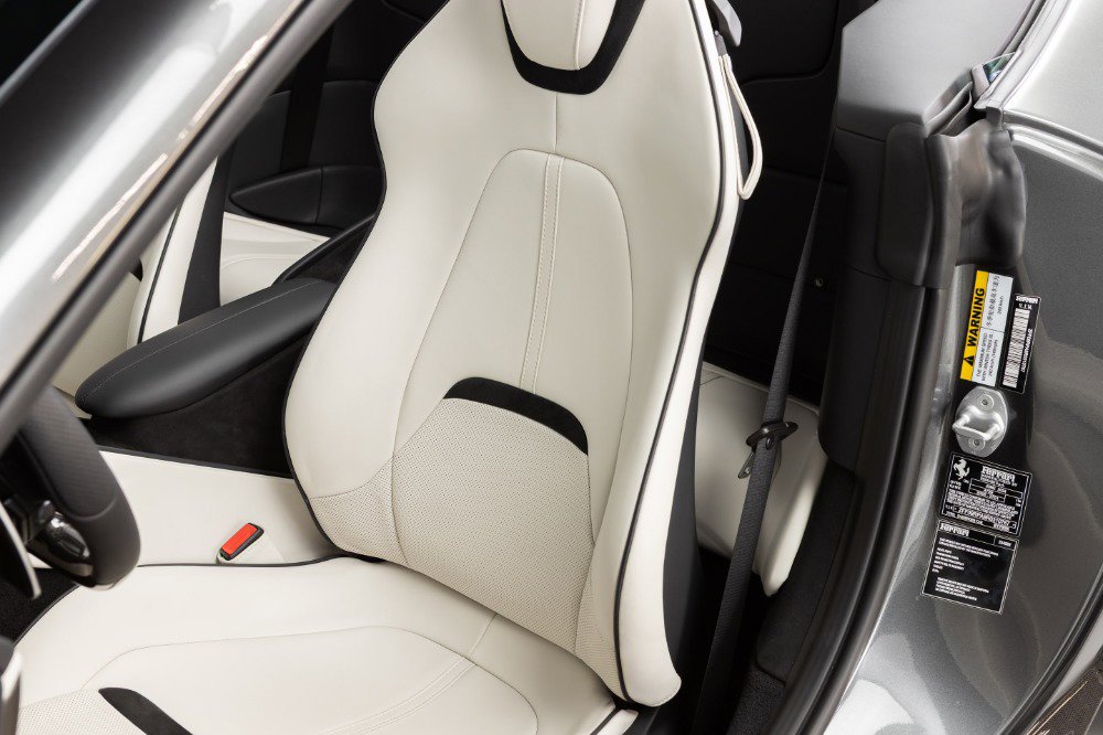Used 2024 Ferrari Roma Spider image 51