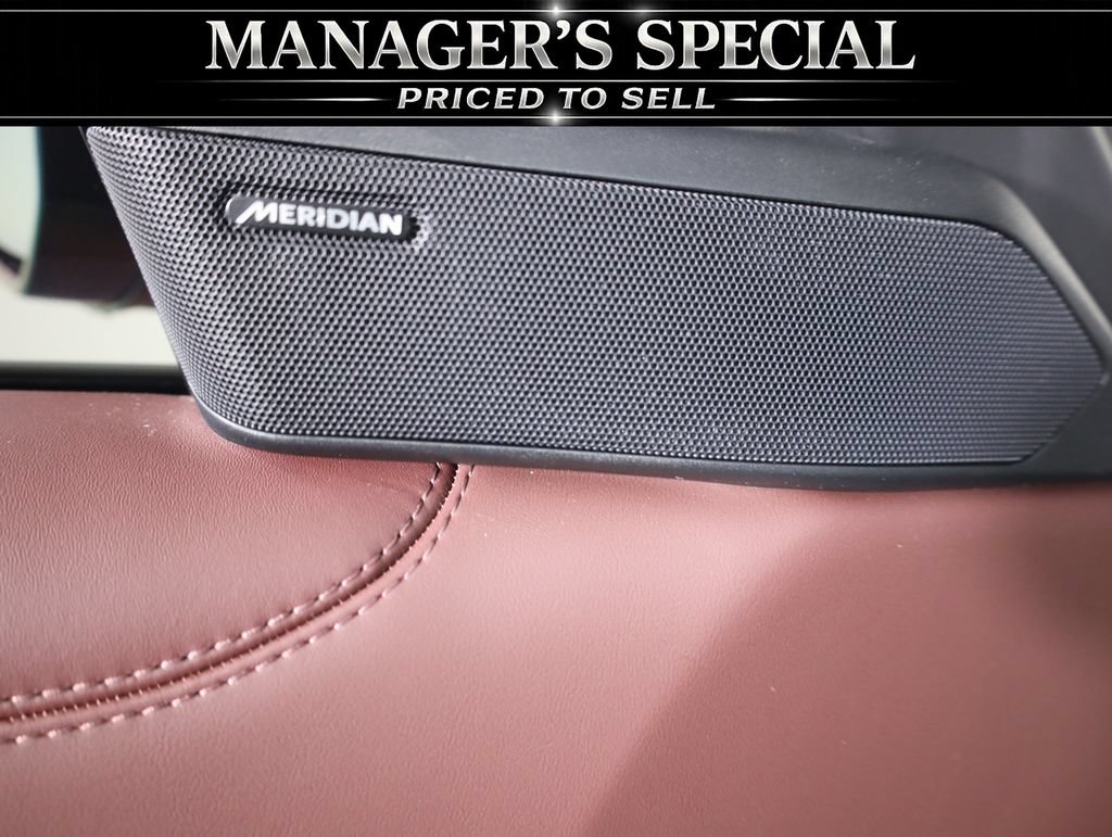 Used 2025 Land Rover Range Rover SE AWD/4WD image 11