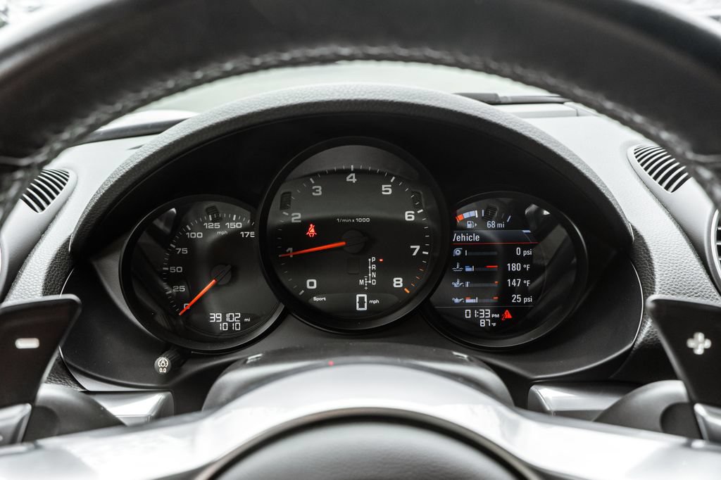Used 2018 Porsche 718 Cayman RWD image 13