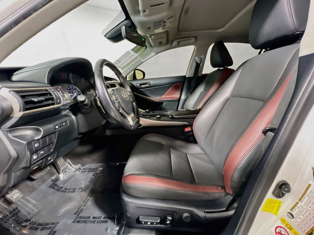 Used 2017 Lexus IS 200t w/ Premium Package RWD image 12