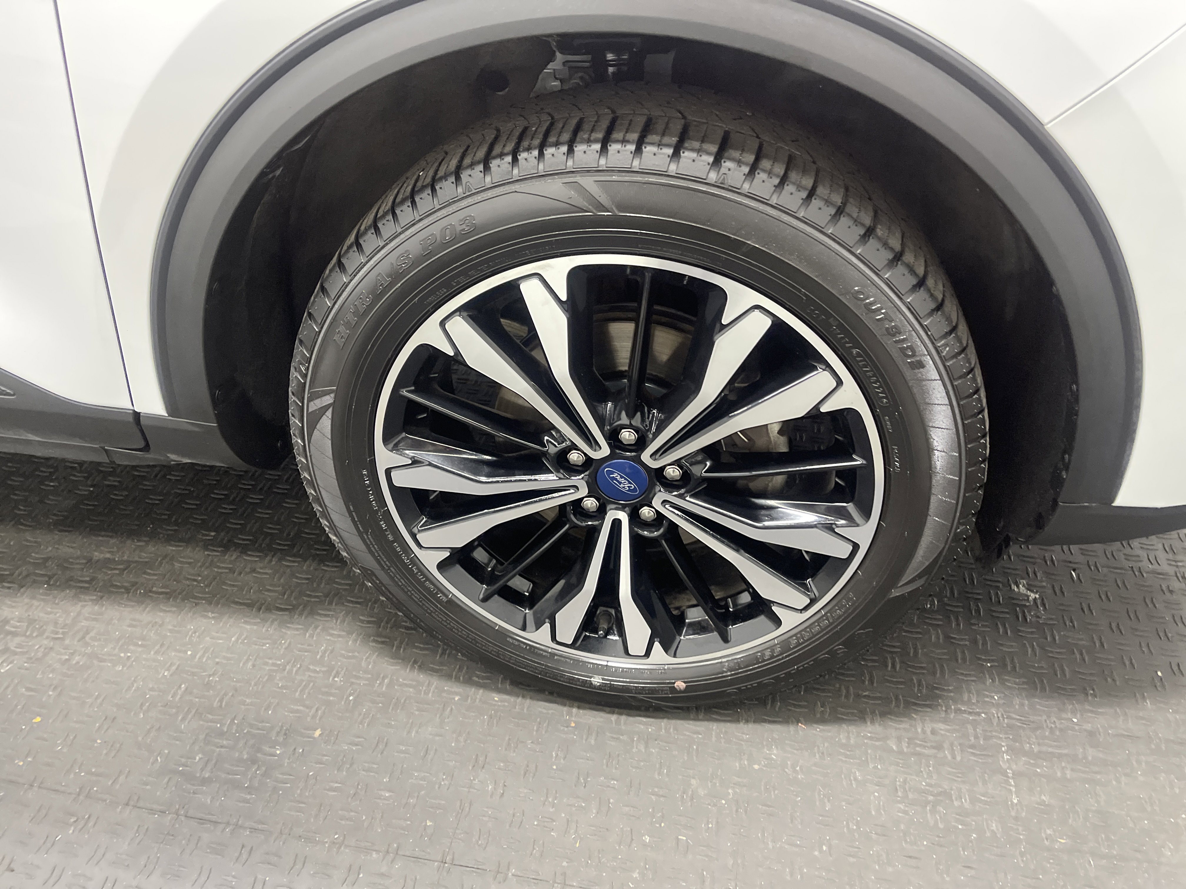 Used 2022 Ford Escape SE w/ SE Sport Appearance Package image 29