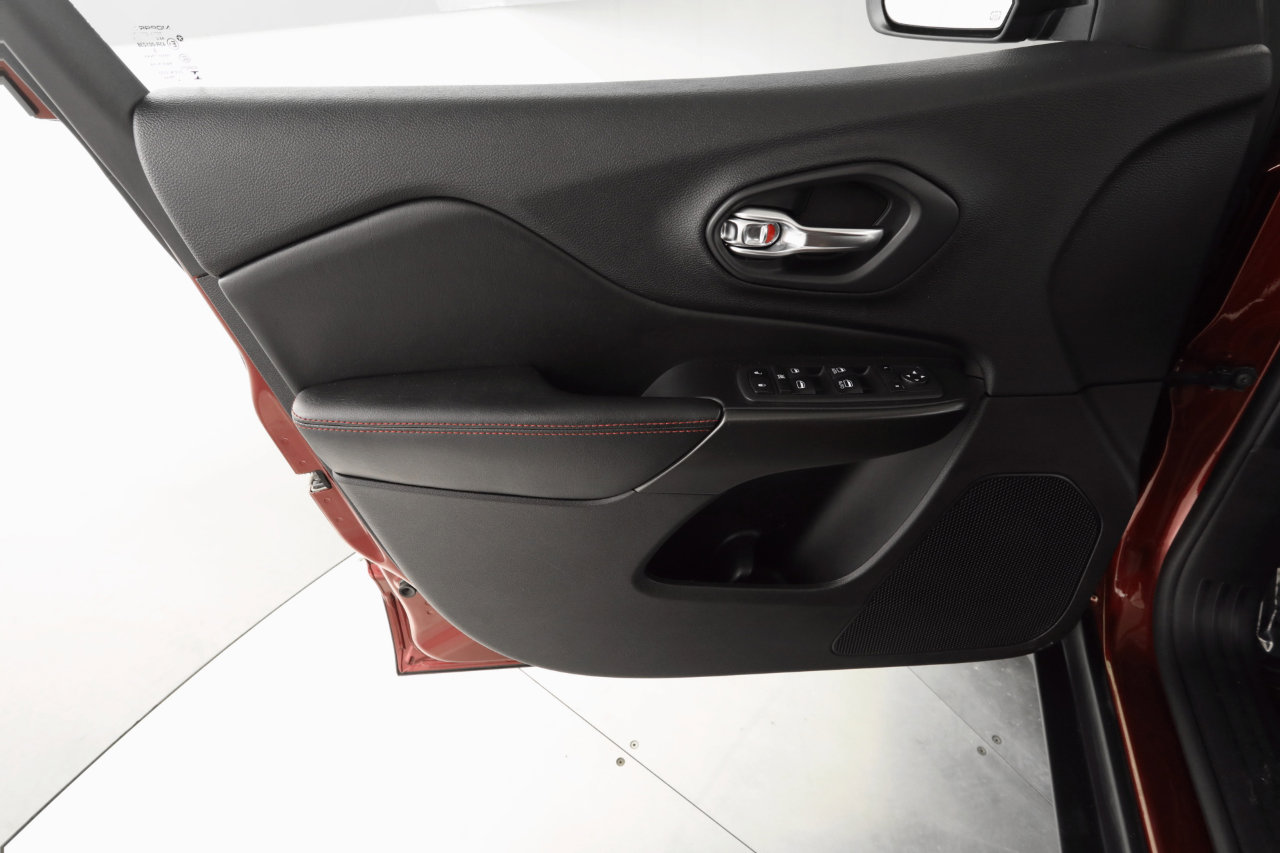 Used 2020 Jeep Cherokee Trailhawk w/ Cold Weather Group image 9